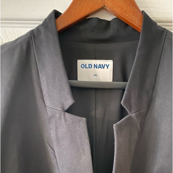 Notch collar Old Navy blazer. Colour - navy. Fully lined with shoulder pads - Picture 1 of 3